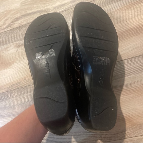 Clarks Bendable Loafers Alligator Patent Women's Slip On Shoes Brown Size 8M - Picture 6 of 6